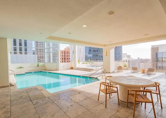 Elegant 22nd Flr Highrise Dt, Gym, Pool, Parking, W-d *