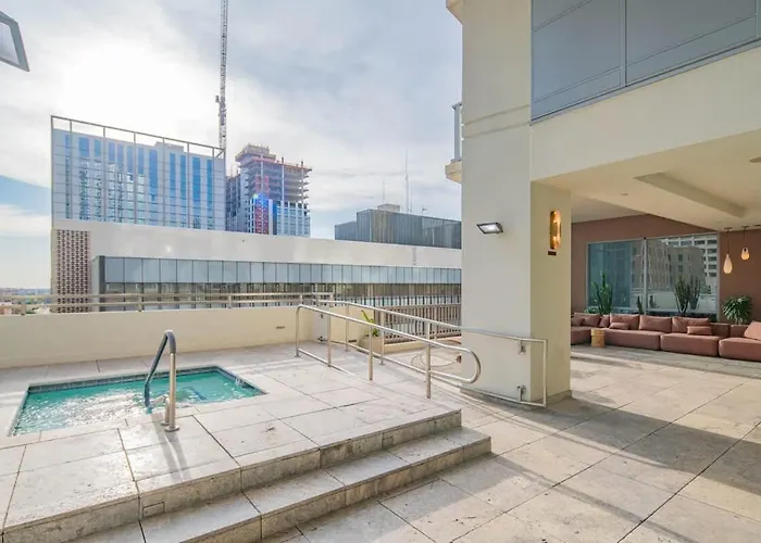 Apartment Elegant 22nd Flr Highrise Dt, Gym, Pool, Parking, W-d Phoenix