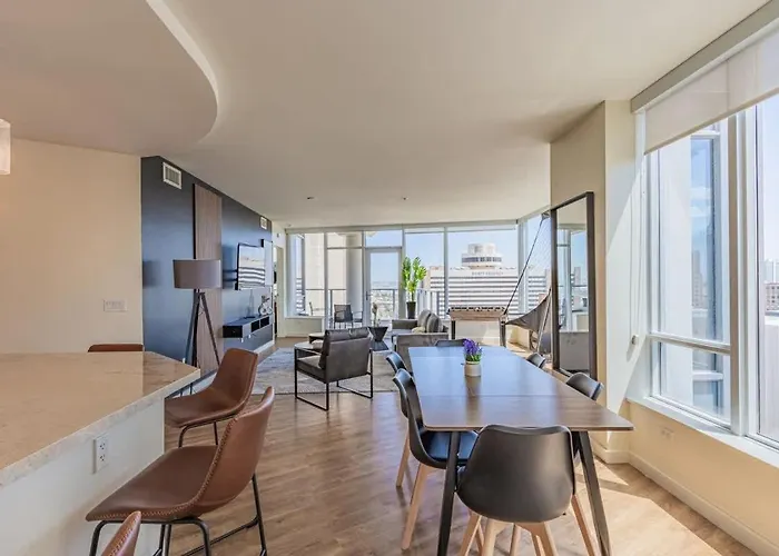 Elegant 22nd Flr Highrise Dt, Gym, Pool, Parking, W-d Phoenix