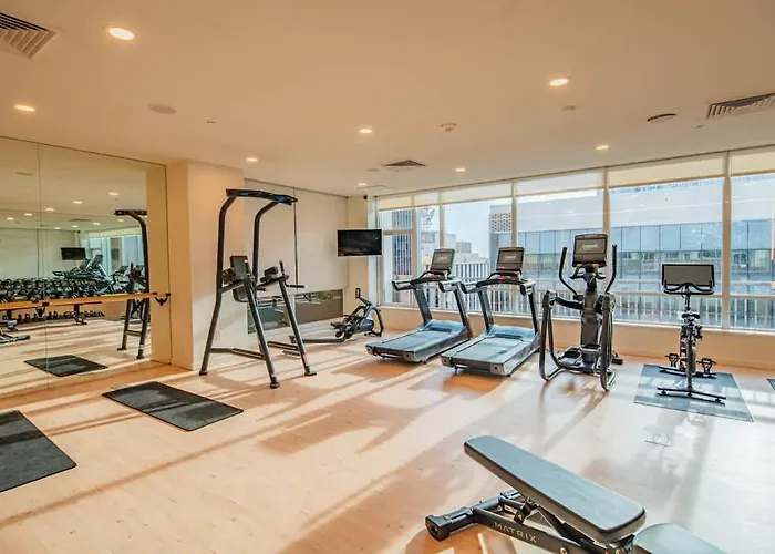 Elegant 22nd Flr Highrise Dt, Gym, Pool, Parking, W-d Apartment