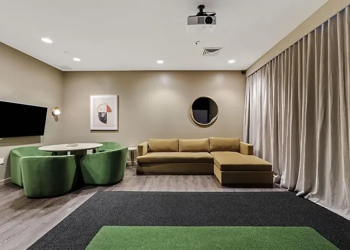 Elegant 22nd Flr Highrise Dt, Gym, Pool, Parking, W-d Apartment Phoenix
