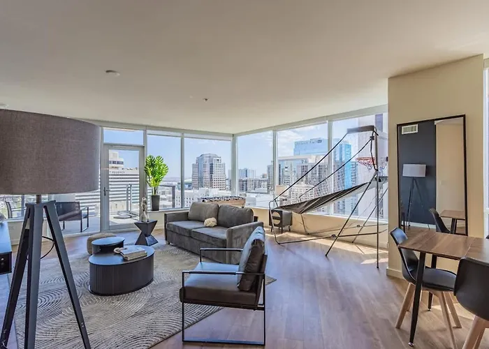 Elegant 22nd Flr Highrise Dt, Gym, Pool, Parking, W-d *