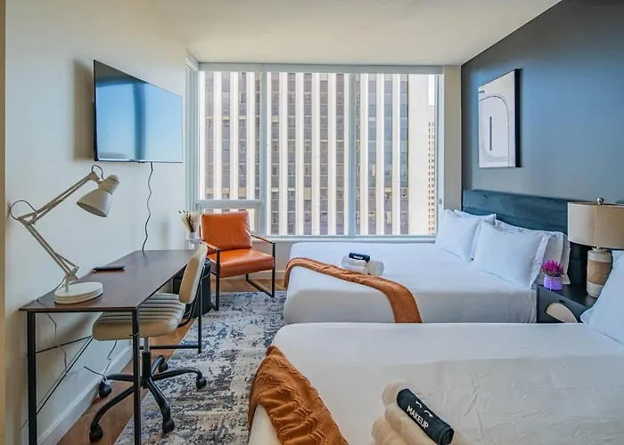 Elegant 22nd Flr Highrise Dt, Gym, Pool, Parking, W-d Phoenix