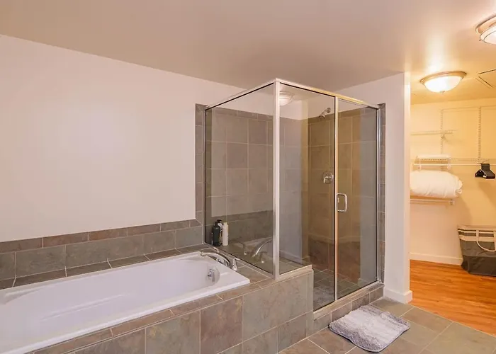 Elegant 22nd Flr Highrise Dt, Gym, Pool, Parking, W-d * Phoenix