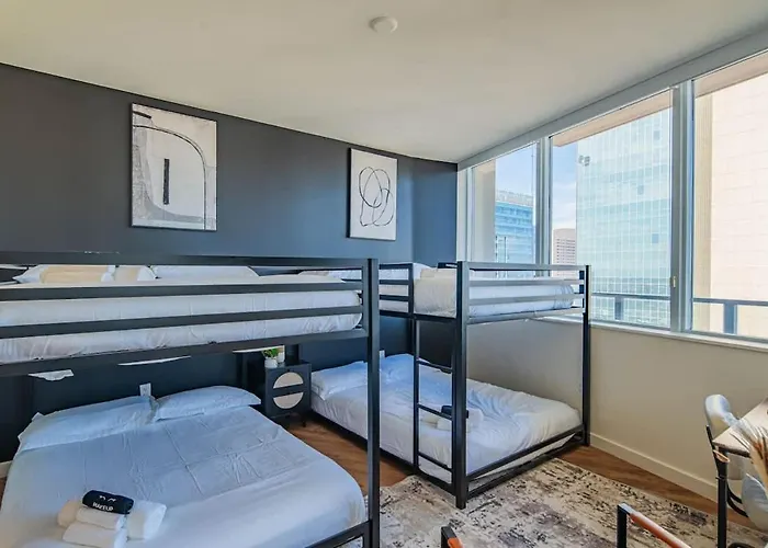 Elegant 22nd Flr Highrise Dt, Gym, Pool, Parking, W-d
