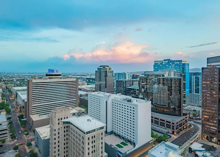 Elegant 22nd Flr Highrise Dt, Gym, Pool, Parking, W-d Apartment Phoenix