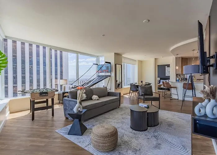 Elegant 22nd Flr Highrise Dt, Gym, Pool, Parking, W-d * Phoenix