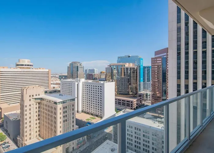 Apartment Elegant 22nd Flr Highrise Dt, Gym, Pool, Parking, W-d