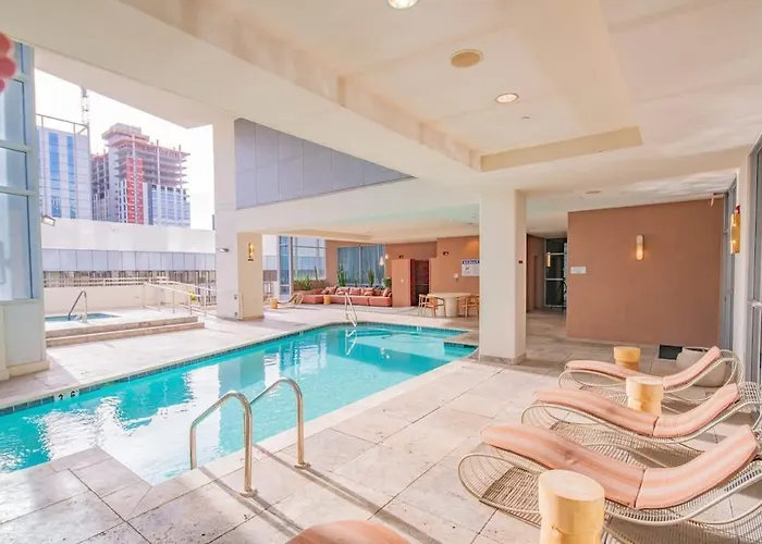 Elegant 22nd Flr Highrise Dt, Gym, Pool, Parking, W-d *
